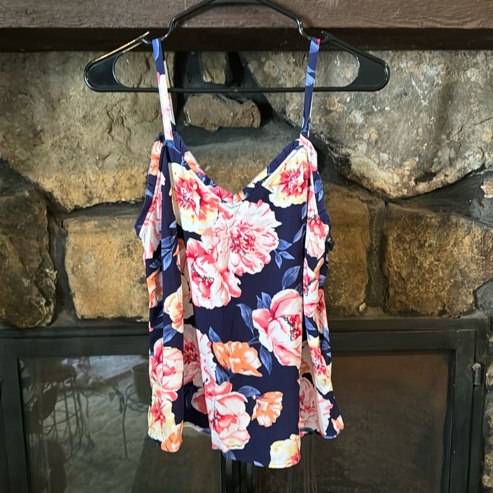NWT Old Navy floral tank size small 🌺